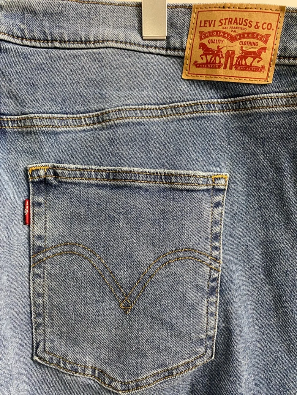 Levi’s High‎ Waisted Mom Jeans Plus Size 20W Medium Wash That’s Her